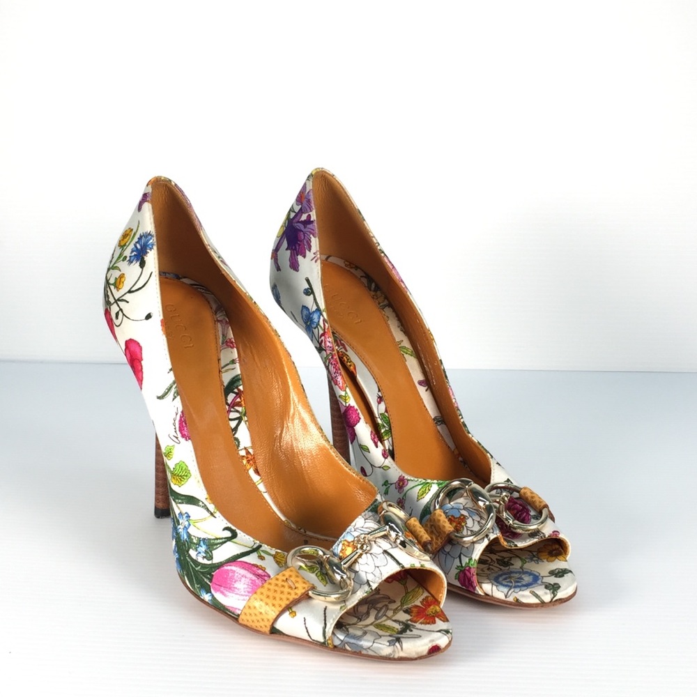 Gucci Karung Horsebit 132460 White Botanical Floral Satin Peep Toe Pumps